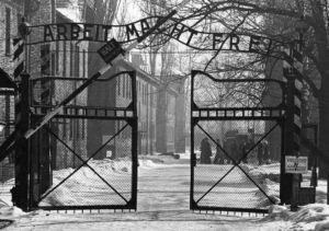 Documentar INTERZIS despre Holocaust
