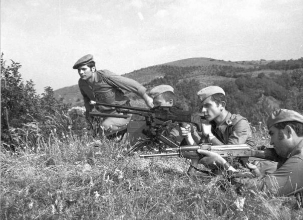 Soldatul Român Care a Refuzat să Tragă în Antonescu