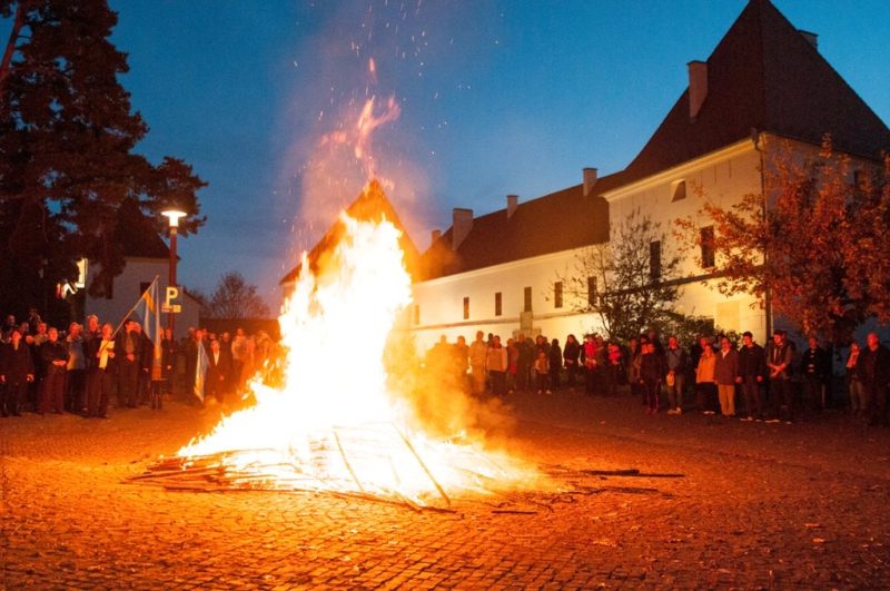 FOCURI APRINSE de Unguri Pentru AUTONOMIE