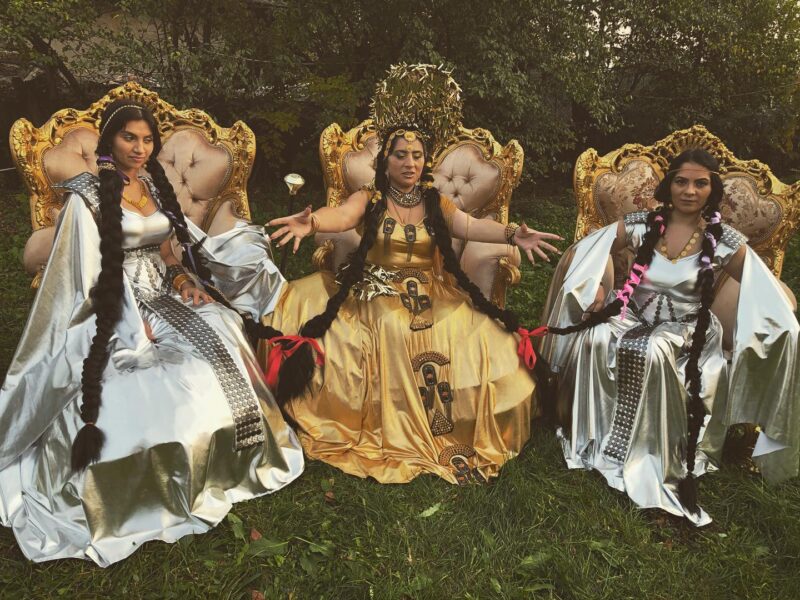 Satanizarea României continuă: Expoziție țigănească despre vrăjitorie ca practică de emancipare feministă