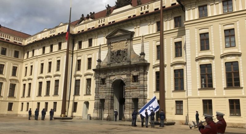 Cehia arborează steagul lui Israel și sprijină ocupația sionistă din Palestina