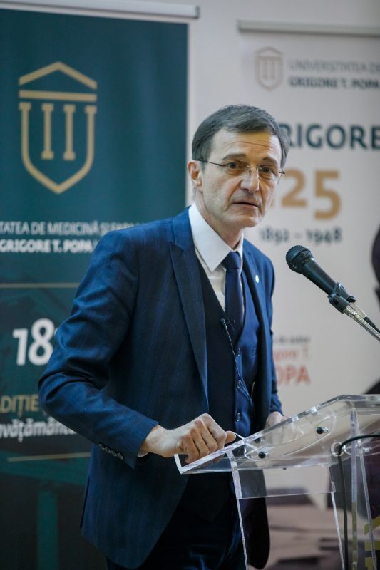 Ion bombardează cu Pastile Roșii Academia Română condusă de Ioan Aurel Pop