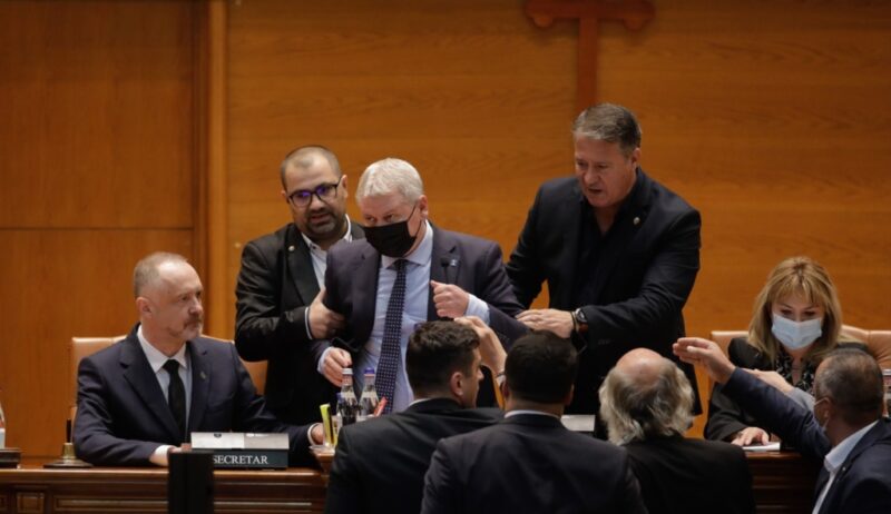 Val de adeziuni la AUR după ce jurnalistul Cristian Pantazi i-a comparat cu Mișcarea Legionară