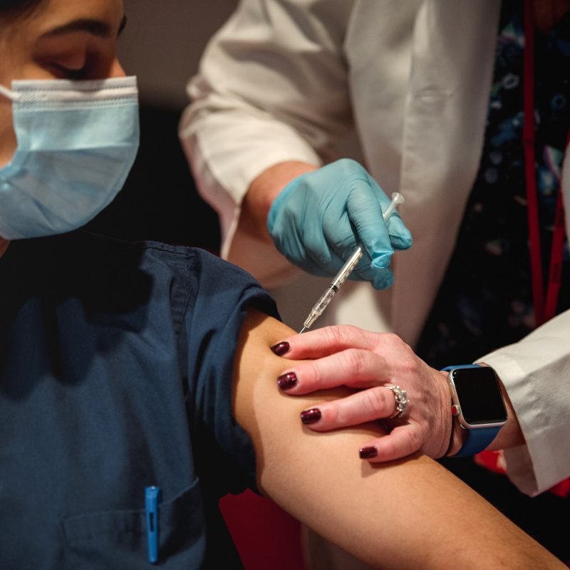 Loturi diferite de vaccin și grave efecte adverse