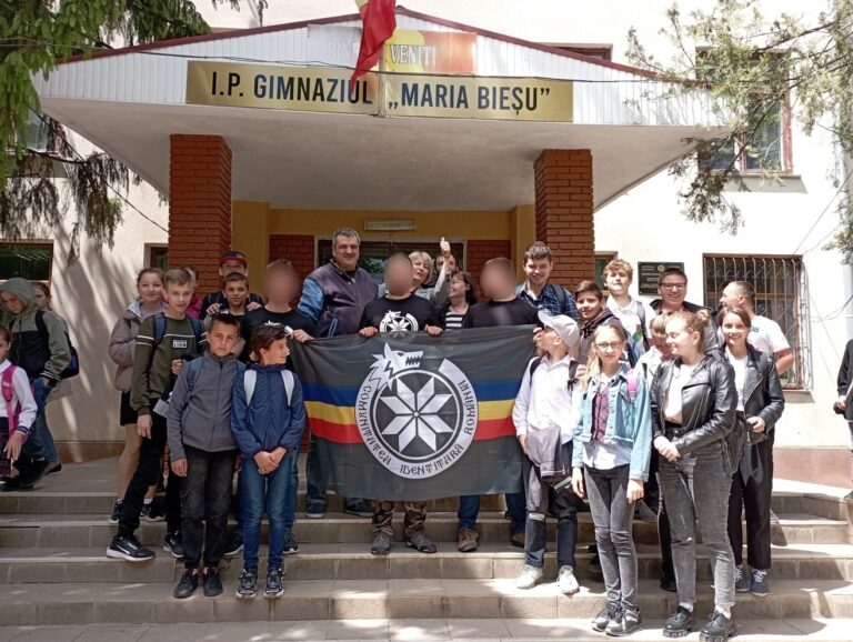 Proiectul Badea Cârțan - Naționaliștii Români Donează Cărți Pentru Școlile din Basarabia