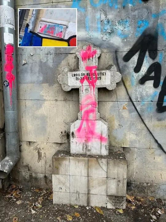 Crucea Eroilor Revoluției Române profanată de graffiti antifascist